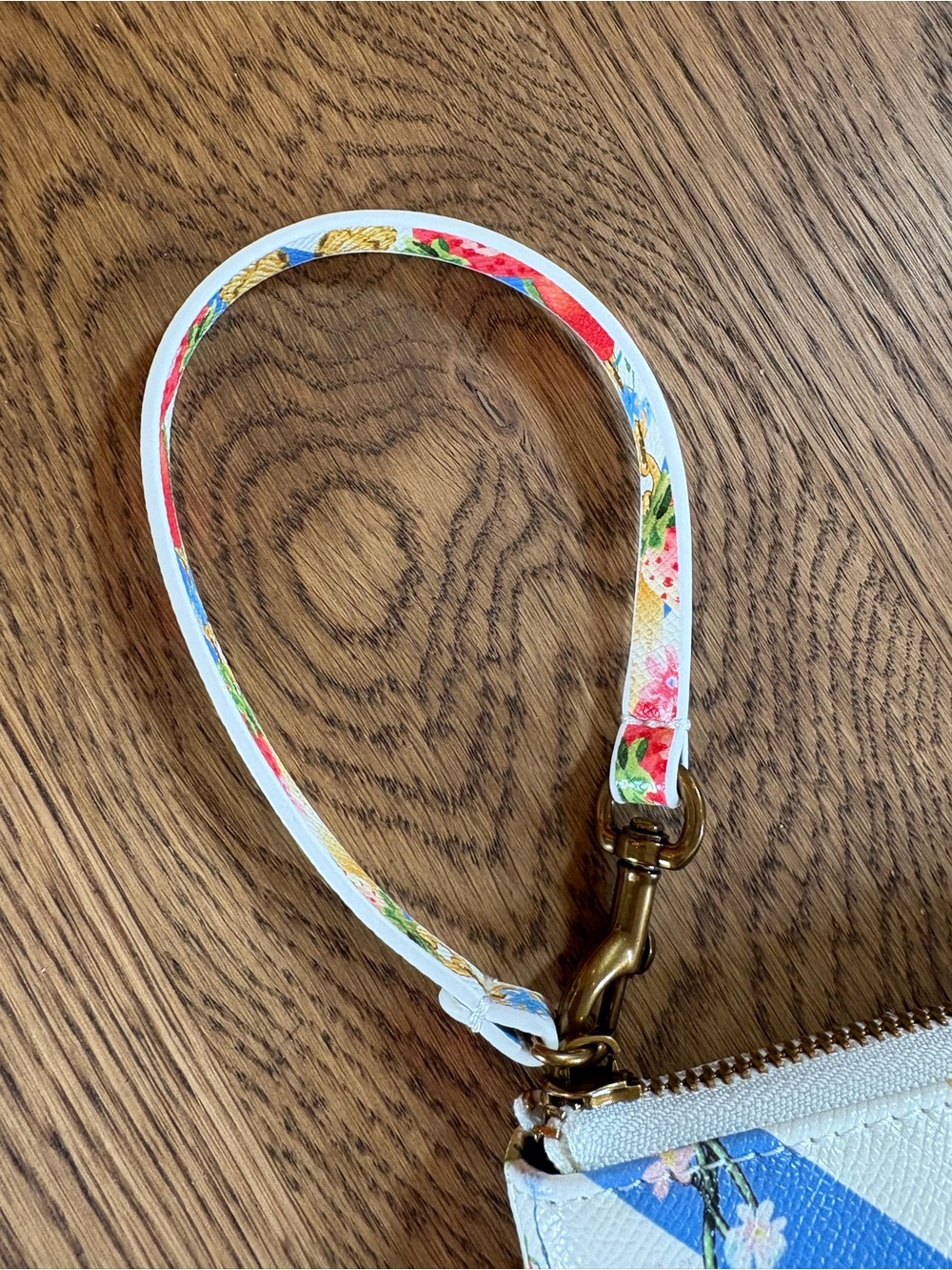 Kurt Geiger London Wristlet Strawberry & Gold Accents NWOT - Picture 2 of 8